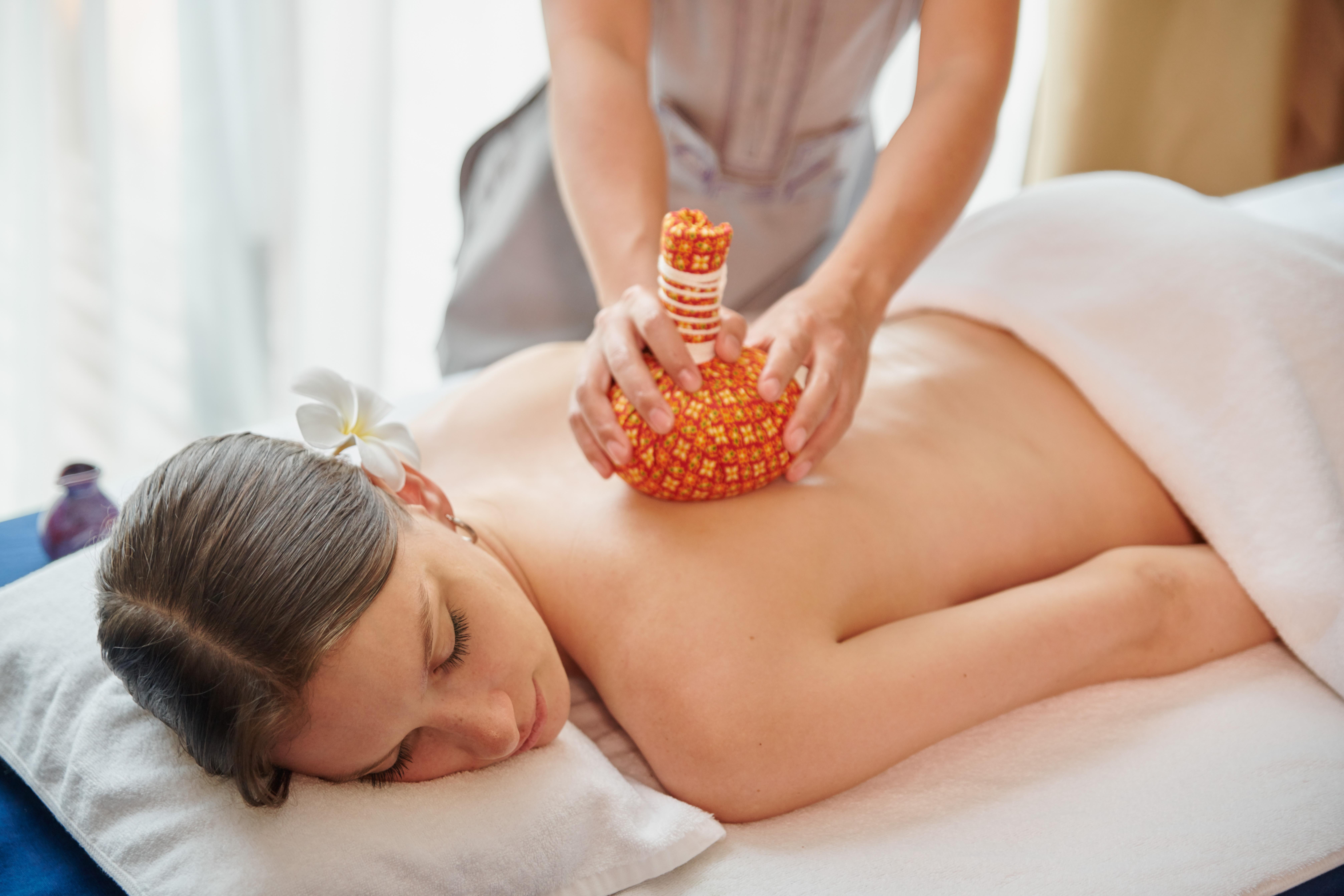Salinda Resort Phu Quoc - Sparkling Wine Breakfast Eksteriør billede Thai massage with hot herbal compress