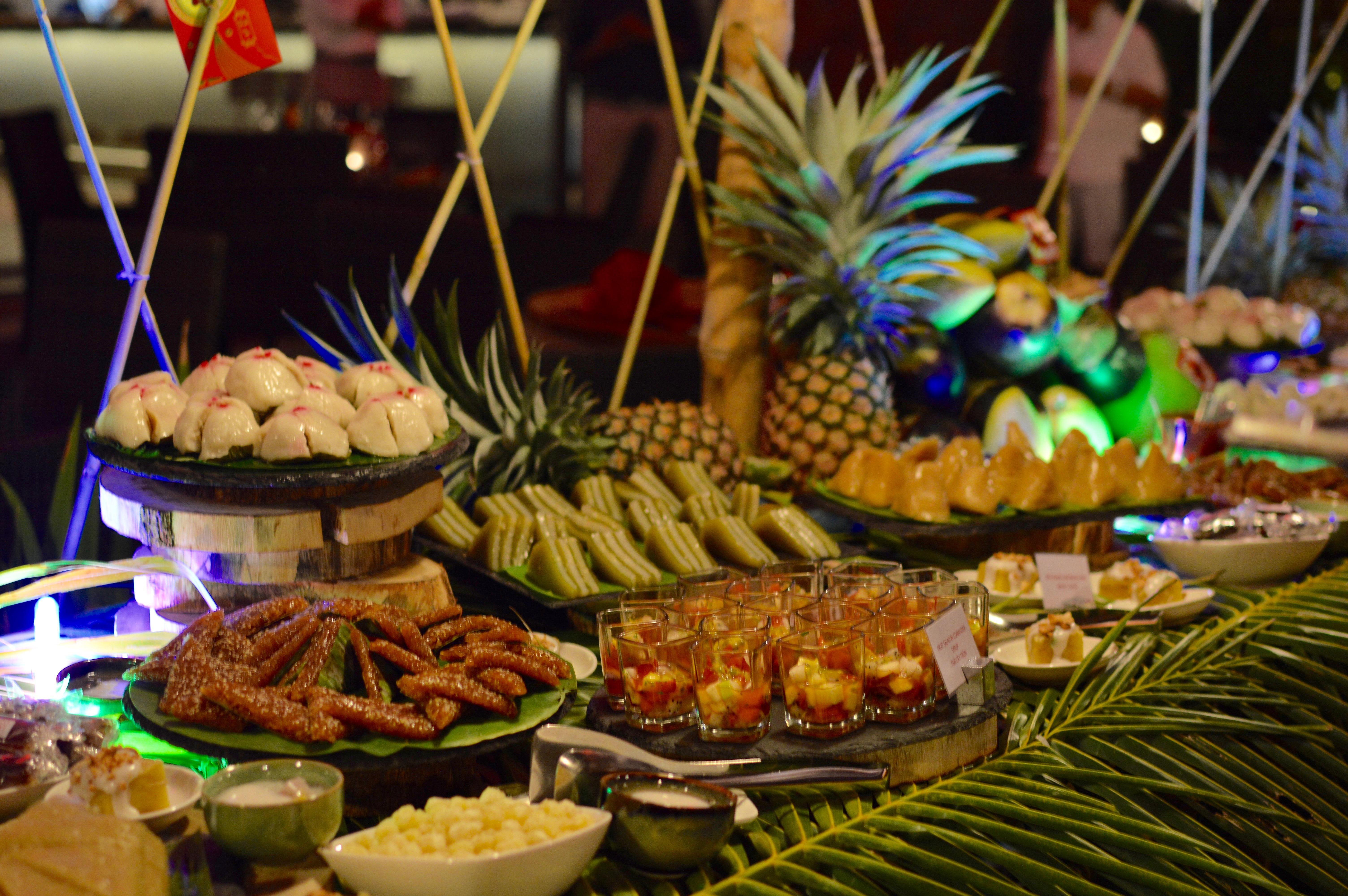 Salinda Resort Phu Quoc - Sparkling Wine Breakfast Eksteriør billede A selection of Philippine desserts