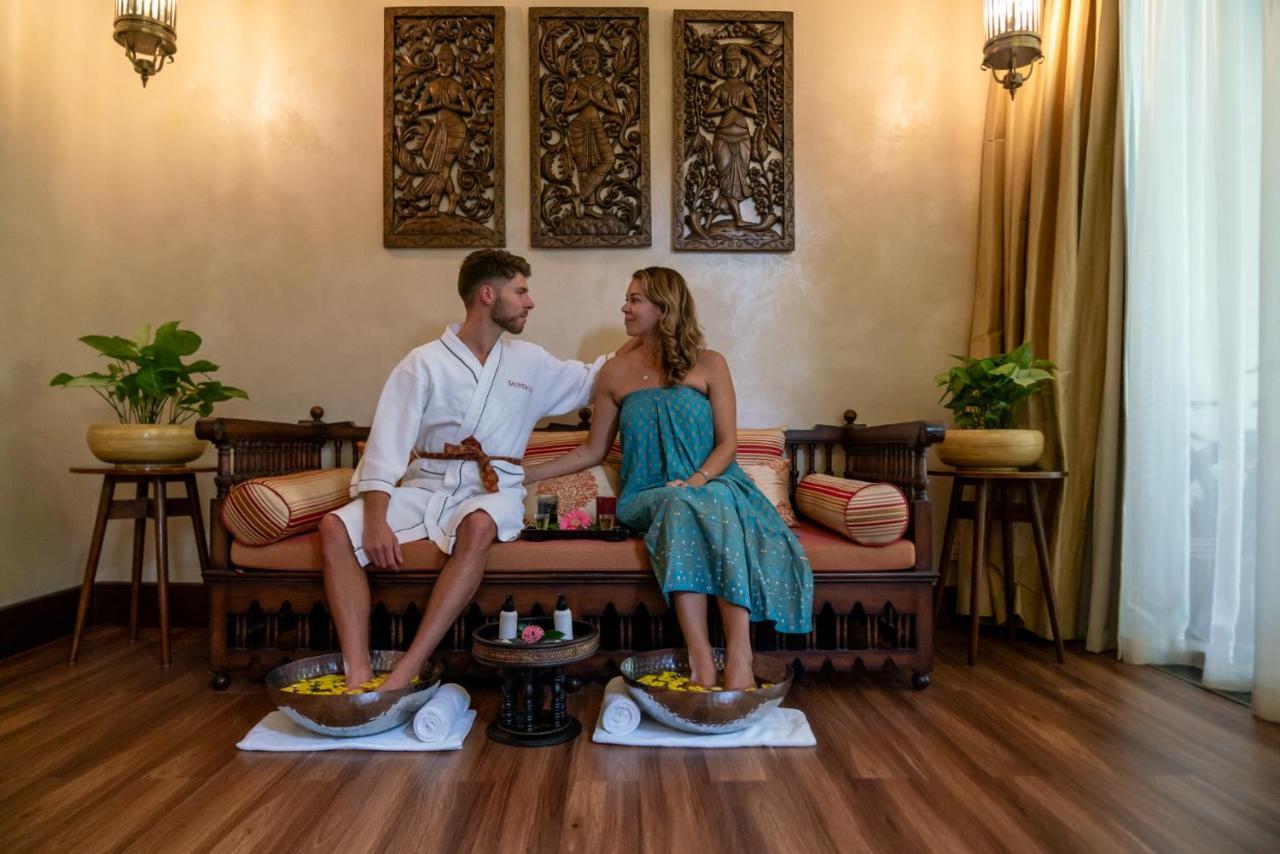 Salinda Resort Phu Quoc - Sparkling Wine Breakfast Eksteriør billede A couple at a spa